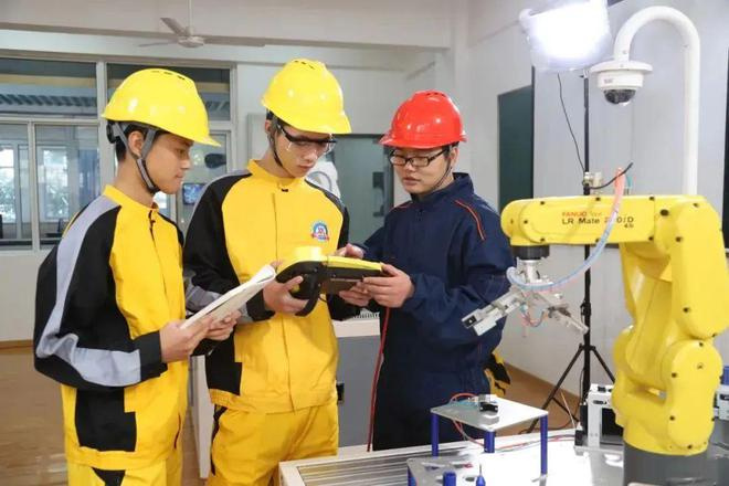 湖南万通高级技工学校2025年招生简章