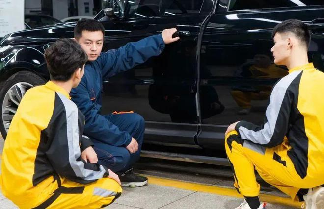 湖南万通技工学校一年学费多少钱