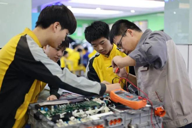 湖南万通高级技工学校2025年招生简章