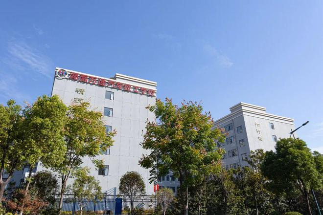 湖南万通技工学校一年学费多少钱