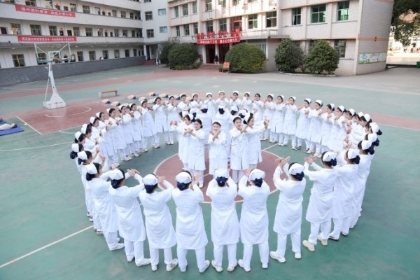 怀化启航卫生学校开启医护职业新征程