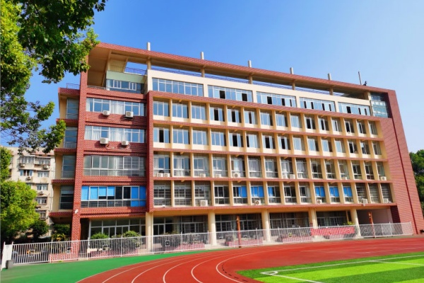 初中起点:湖南建筑高级技工学校