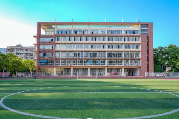 初中起点:湖南建筑高级技工学校
